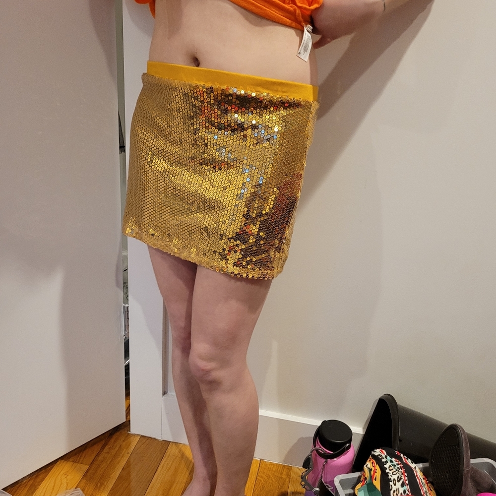 🍭🆕️Gold Sequin Mini Skirt Size M NWT🍭